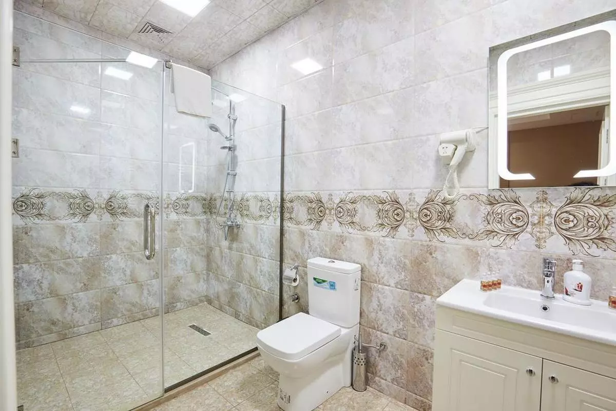 Nobel Hotel BATHS (Copy).jpg